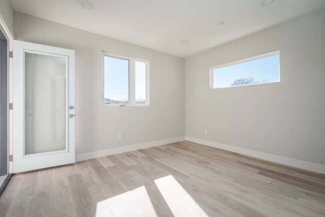 Building Photo - 5335 Homeside Ave