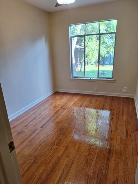 Building Photo - 504 Thelma Dr