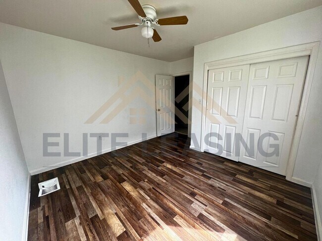 Building Photo - 1305 SW Clay St