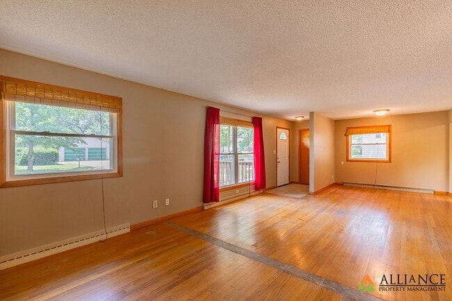 Building Photo - 1526 Jarvis Dr