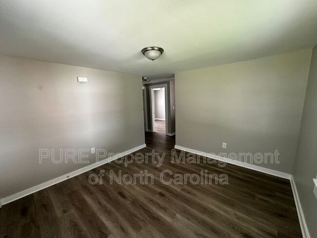Building Photo - 204 Bookington Dr