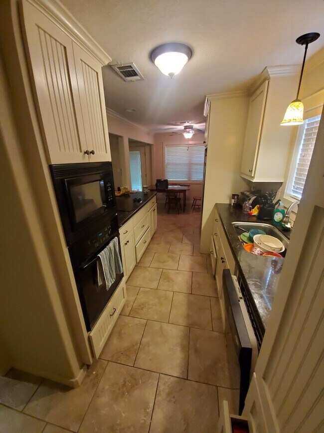 Building Photo - 3/2 in Southwood Valley