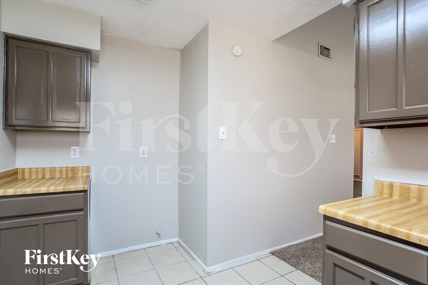Building Photo - 4118 Pinebridge Ln