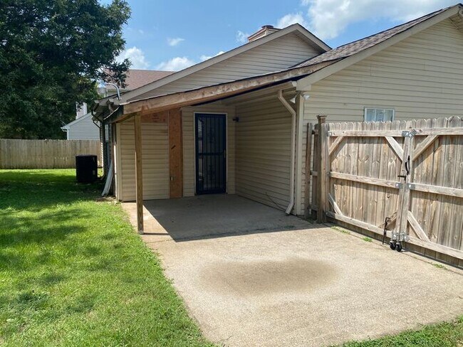 Building Photo - Beautiful Renovated House in North Nashville - Fenced in Yard!