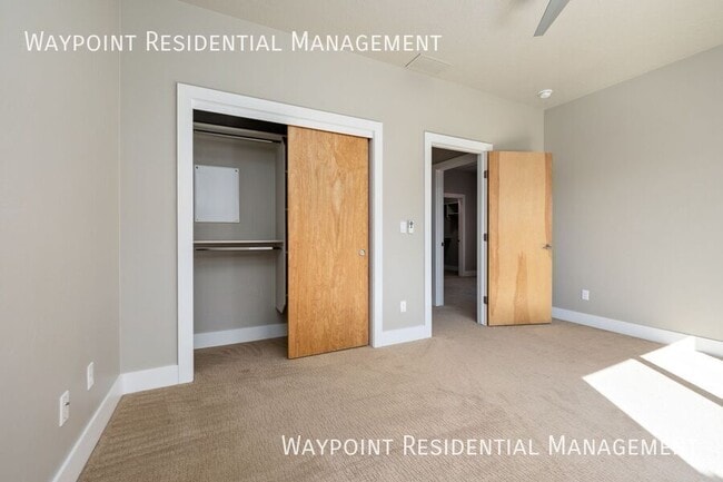 Building Photo - 1415 E Lone Creek Dr