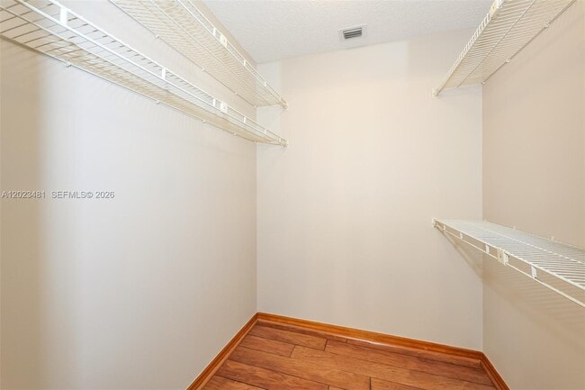 Building Photo - 878 Daffodil Dr