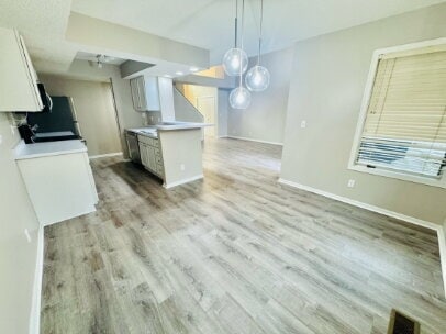 Building Photo - "Charming 2-Bed, 2-Bath Townhouse with Gleaming Hardwood Floors in Saint Anthony!"