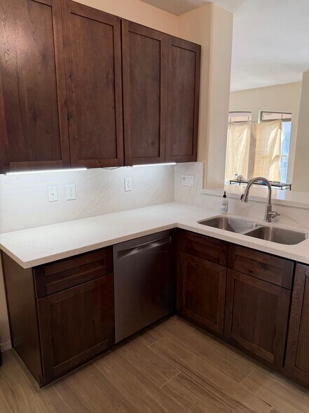 Kitchen - 2600 E Springfield Pl