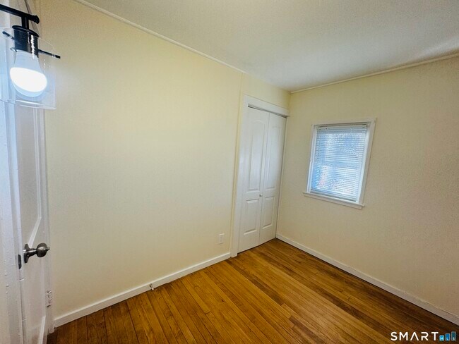 Building Photo - 11 Trefoil Ct