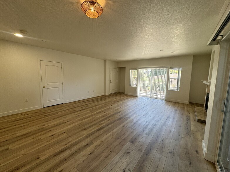 Building Photo - 4077 Inglewood Blvd