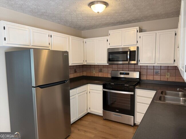Building Photo - 1819 Cres Hill Dr NW