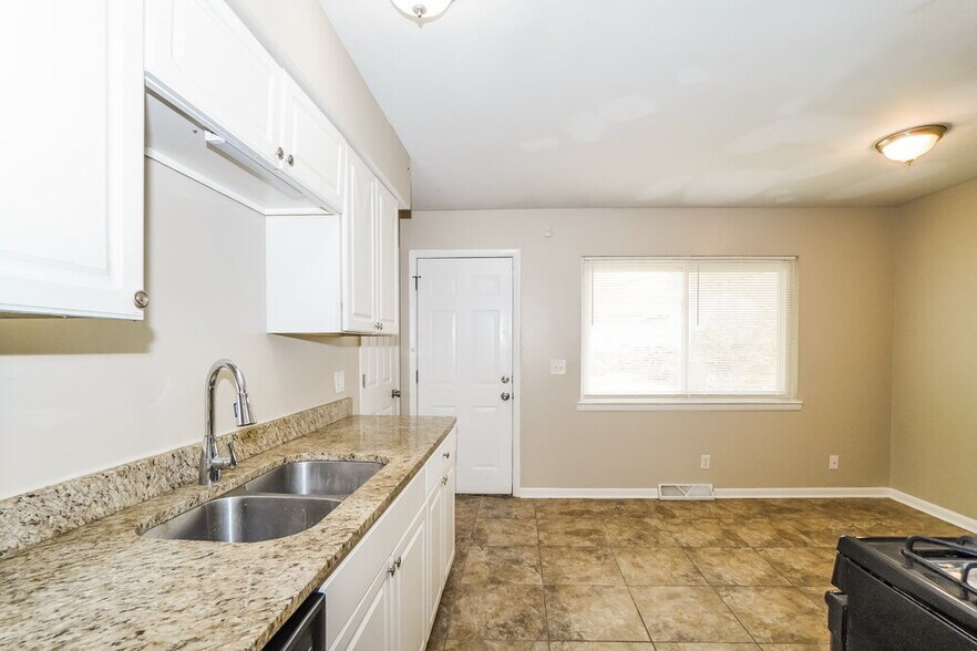 Building Photo - 2883 Key Pl