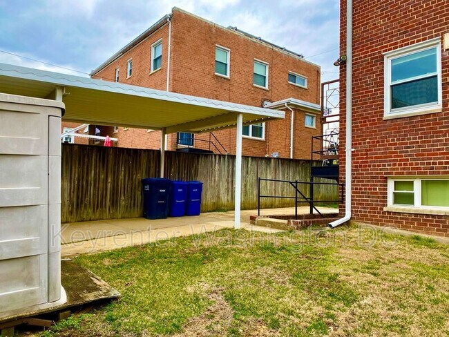 Building Photo - 5514 Chillum Pl NE