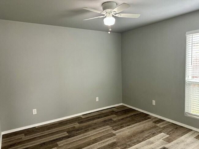 Building Photo - Updated 3/2/2 in Frenship ISD!