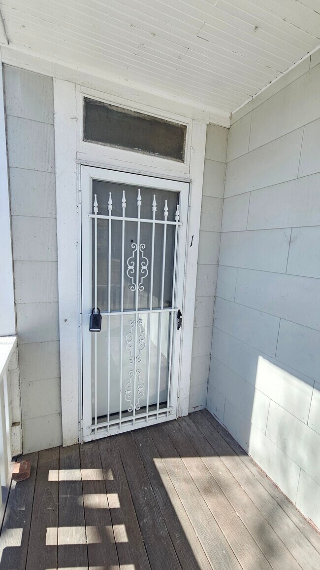 Building Photo - 536 W Bonneville St