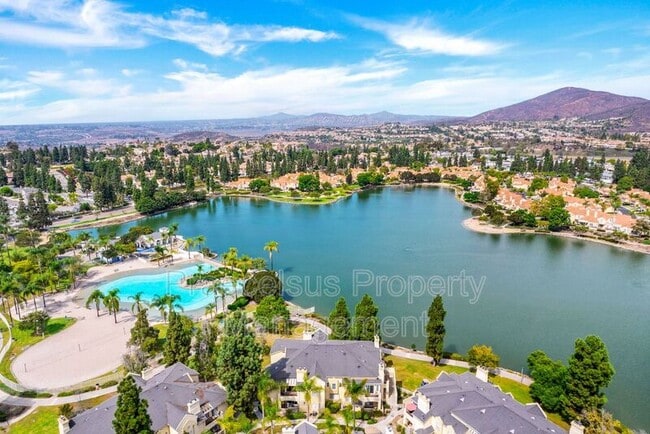 Building Photo - 2035 Lakeridge Cir