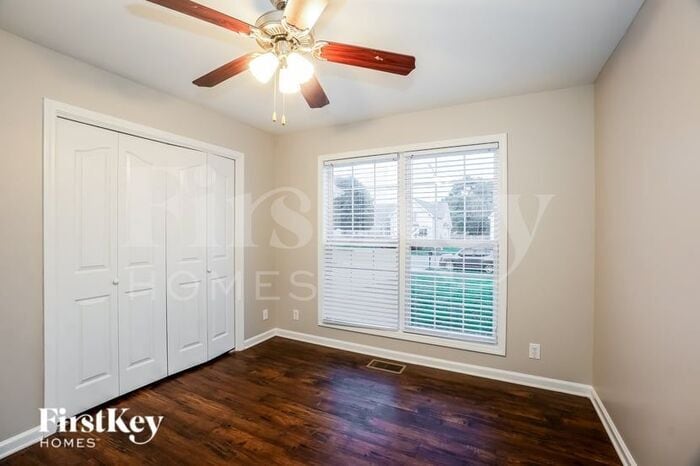 Building Photo - 3748 Naples Ct N