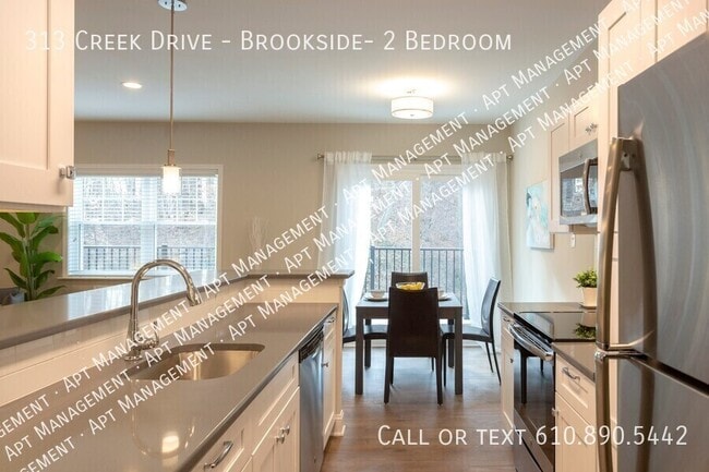 Building Photo - 313 Creek Dr