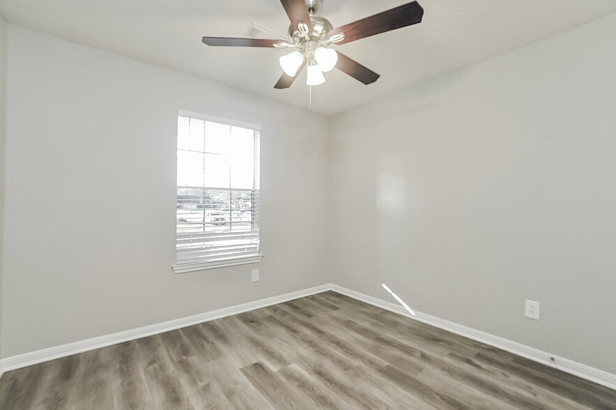 Building Photo - 4923 Bayboro Park Dr