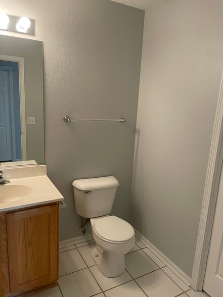 Main Floor 1/2 bath - 7425 Wistful Vista Dr