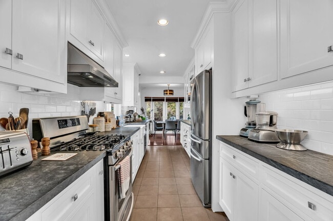 Building Photo - 5182 Ellenwood Dr