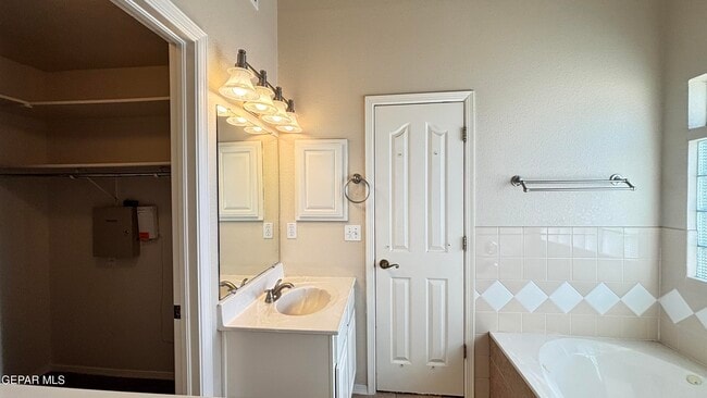 Building Photo - 12266 Tierra Loma Rd