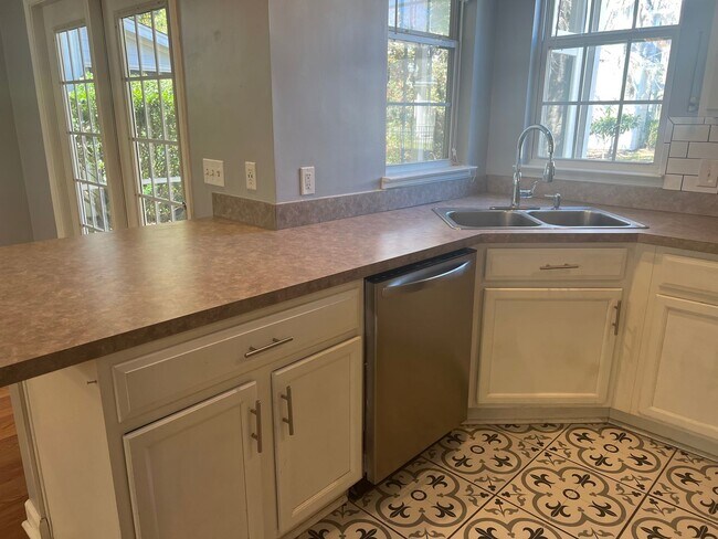 Building Photo - ** 1 Month Free Rent** Beautiful 3 Bedroom/ 2.5 Bath Unfurnished Townhouse in Wellstone!