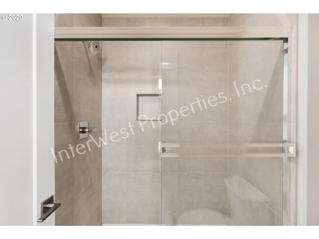 Building Photo - BEAUTIFUL NEWER CONSTRUCTION 4 BD HOME W/2...