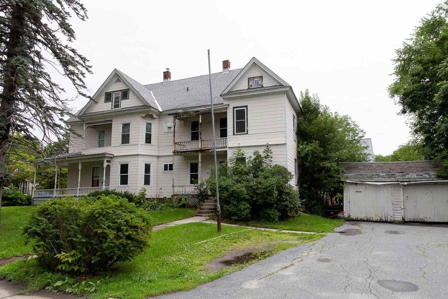 Building Photo - 201 Roxbury St