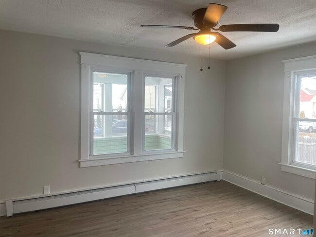 Building Photo - 82 Windsor St