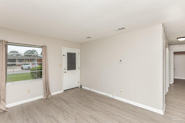 Building Photo - 6404 Dunbar Rd