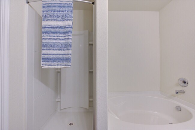 Building Photo - 5027 Brewcastle Ln