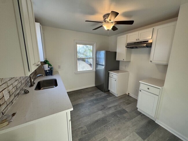 Building Photo - Newly updated 3 bd house in Euclid- NO VOU...