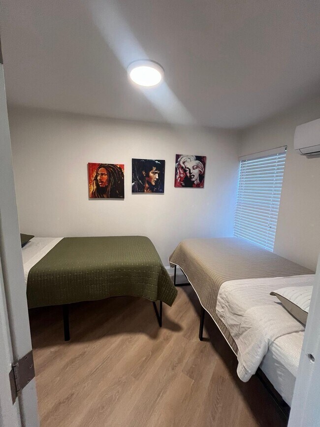 Building Photo - 2040 Falconhurst Pl