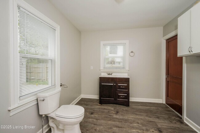 Building Photo - 140 Mills Dr