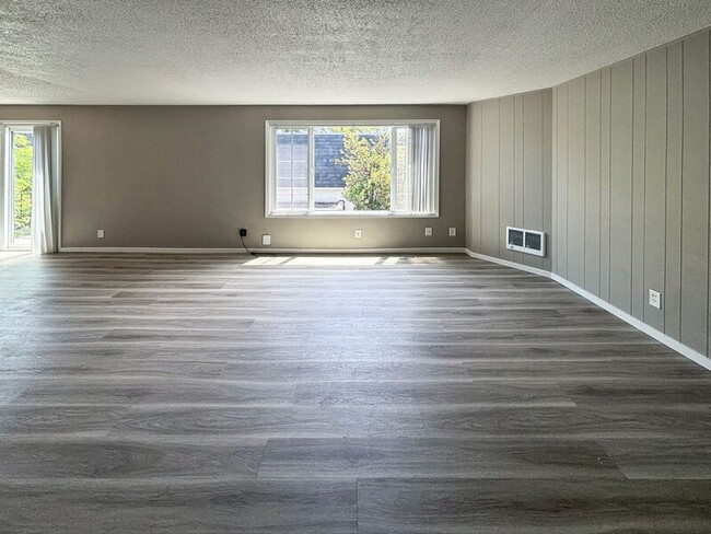 Building Photo - 1111 W 6th Ave