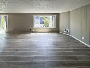 Building Photo - 1109-B W 6th Ave