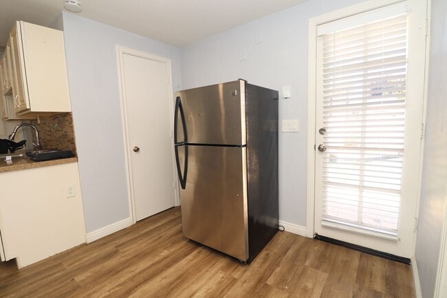 Building Photo - Casita Way (4025)