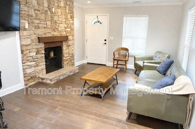 Building Photo - 1903 E 13th St