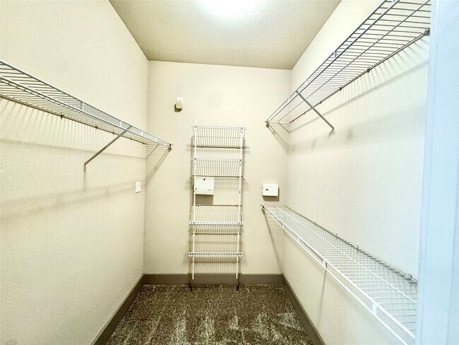 Building Photo - 3660 Richmond Ave.