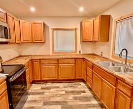 Building Photo - 25890 Wayne Rd