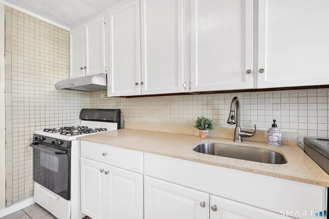 Building Photo - 33 Nob Hill Cir