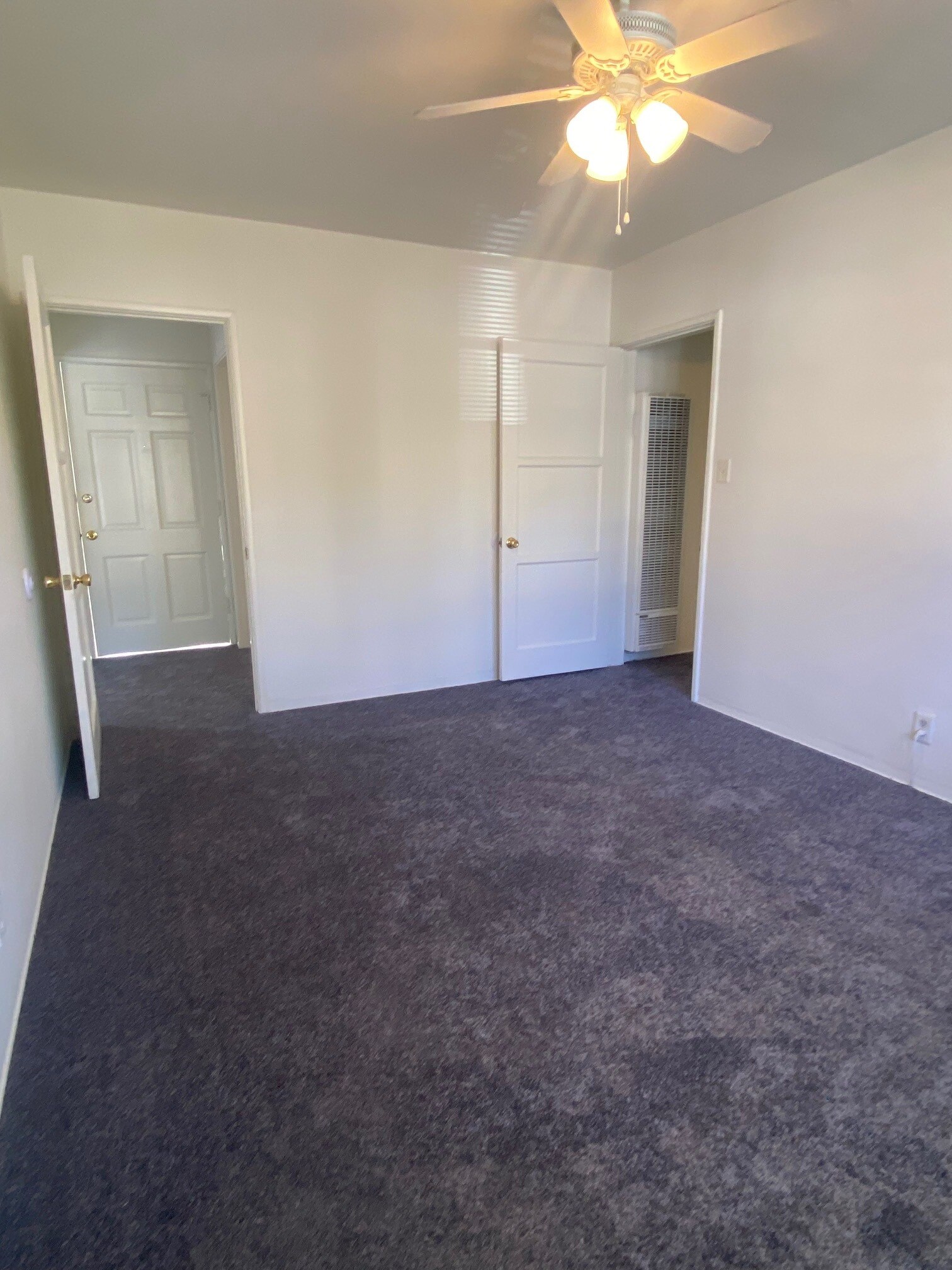 Building Photo - 609 Kelton Ave