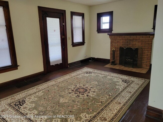 Primary Photo - 209 E Mt Hope Ave