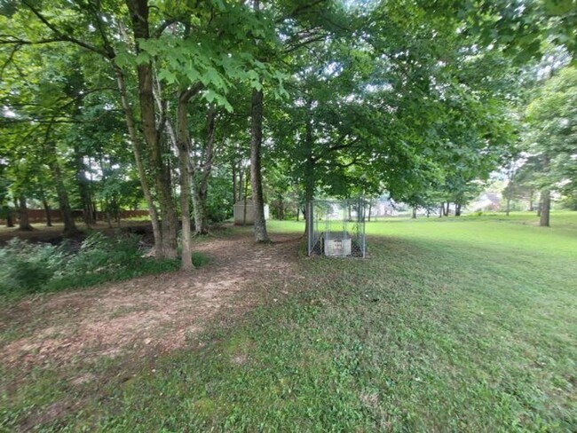 Building Photo - Charming 3-Bedroom Home with Spacious Livi...