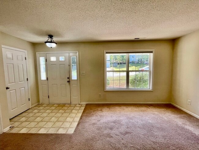 Building Photo - 806 Northwood Hills Ave