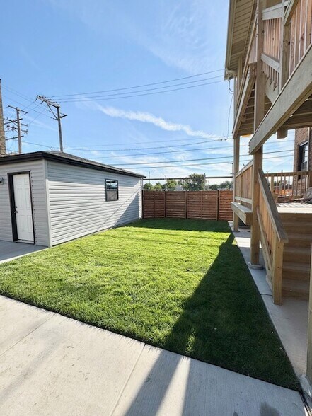 Building Photo - 4816 W Henderson St