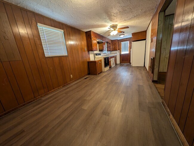 Building Photo - 210 Columbian Ave