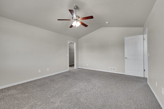 Building Photo - $2,495.00 3-bedroom, 2.5-bathroom in Color...