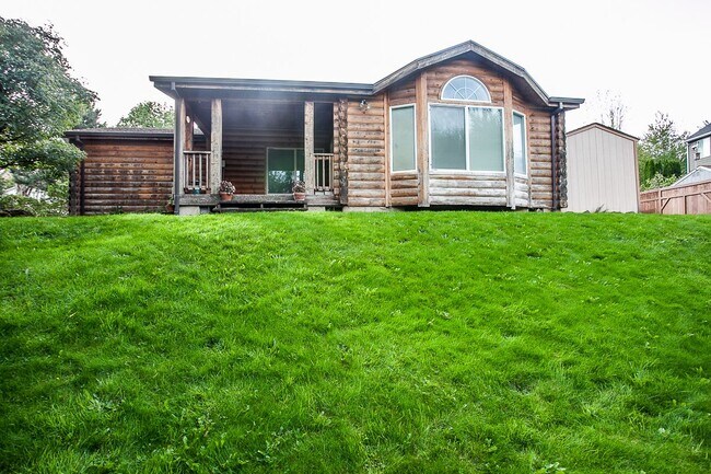 Building Photo - 4040 Summitview Dr